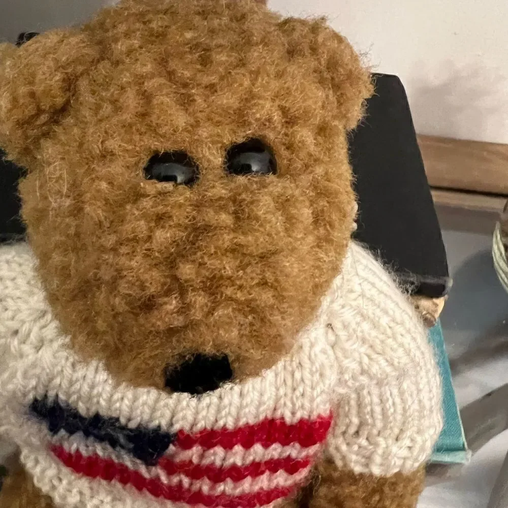 Vintage 1995 Berkeley Designs Bear in Patriotic American Flag Sweater. EUC. USA